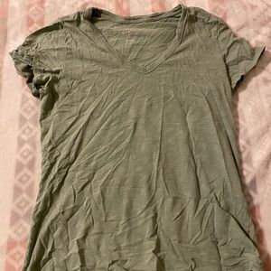 v-neck tee